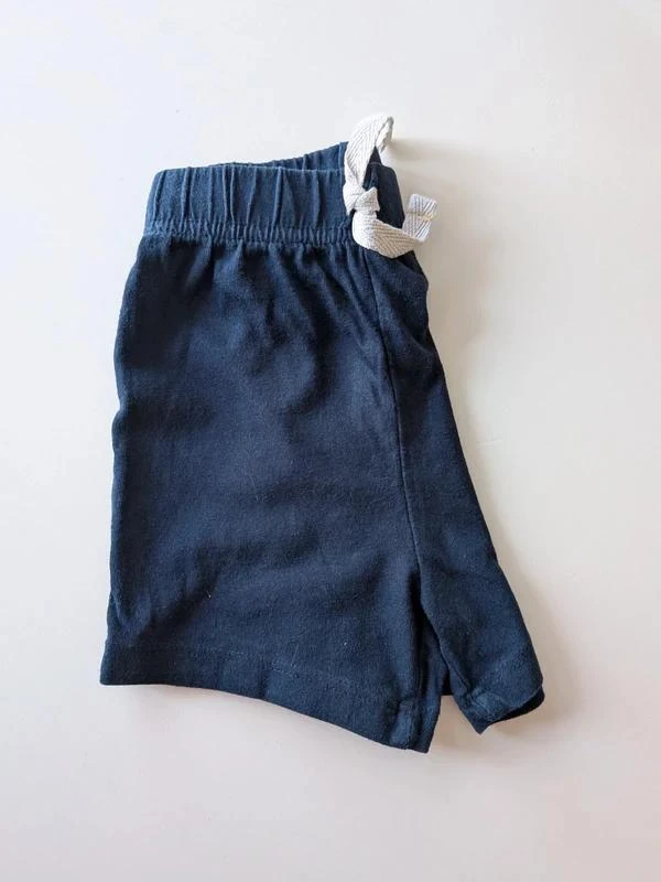 Kleine marineblauwe short voor baby's 6-9 maanden – photo 2